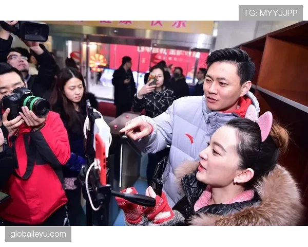 仲满镜头前像电影男主，镜头后像随手刷爆信用卡的富朋友，完美反差让我头晕