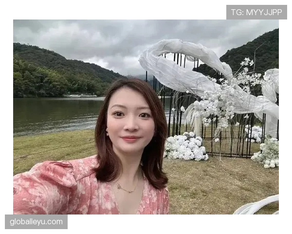黄雅琼上场像冷面杀手,下了飞机像逛街博主,这反差真顶 黄雅琼上场像冷面杀手,下了飞机像逛街博主,这反差真顶